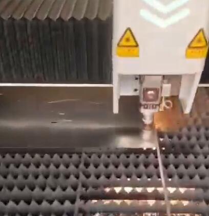 激光切割機作業(yè)展示