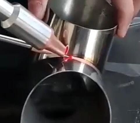 手持激光焊接機(jī)作業(yè)視頻